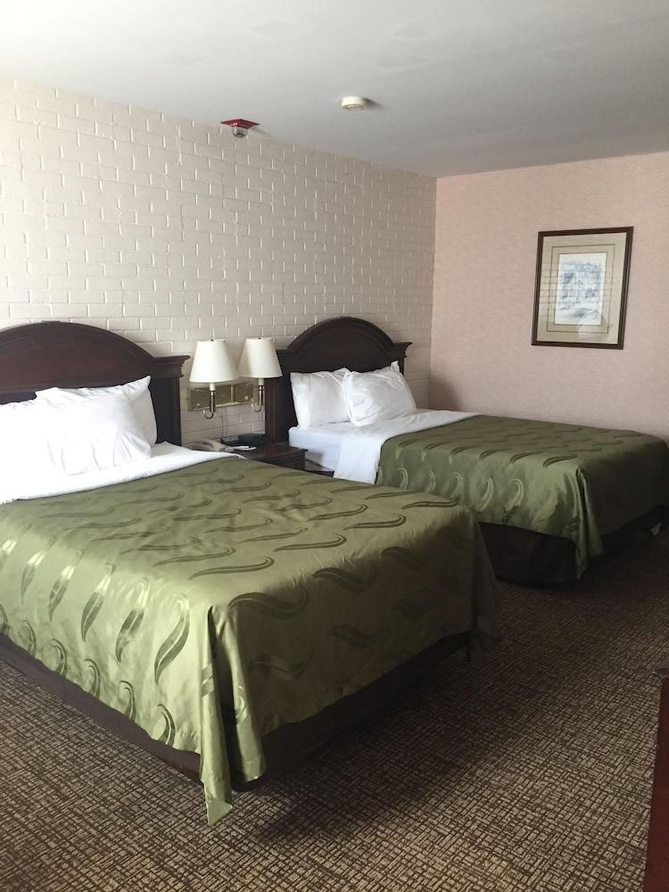 Quality Inn Pittsburgh Airport Oakdale Экстерьер фото