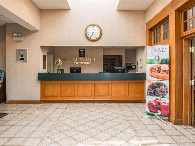 Quality Inn Pittsburgh Airport Oakdale Экстерьер фото