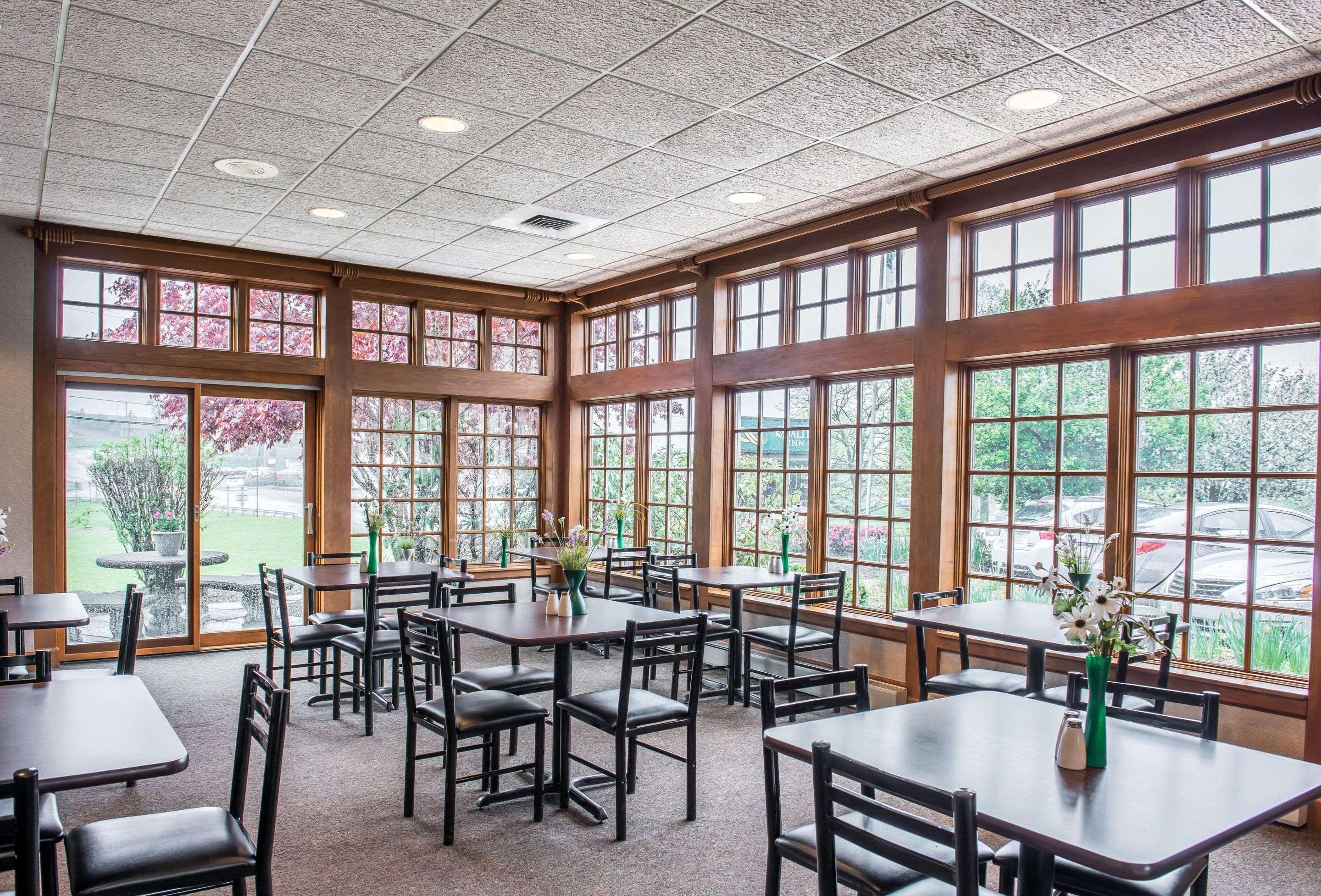 Quality Inn Pittsburgh Airport Oakdale Экстерьер фото